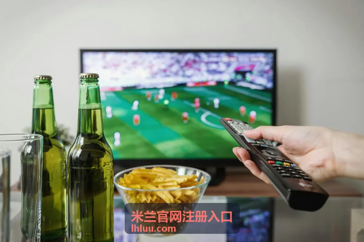 米兰官网注册入口在不同设备上打开时的布局差异示意